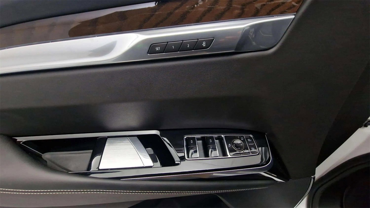 Used 2025 Cadillac Escalade Sport Platinum w/ LPO, ONYX Package image 29