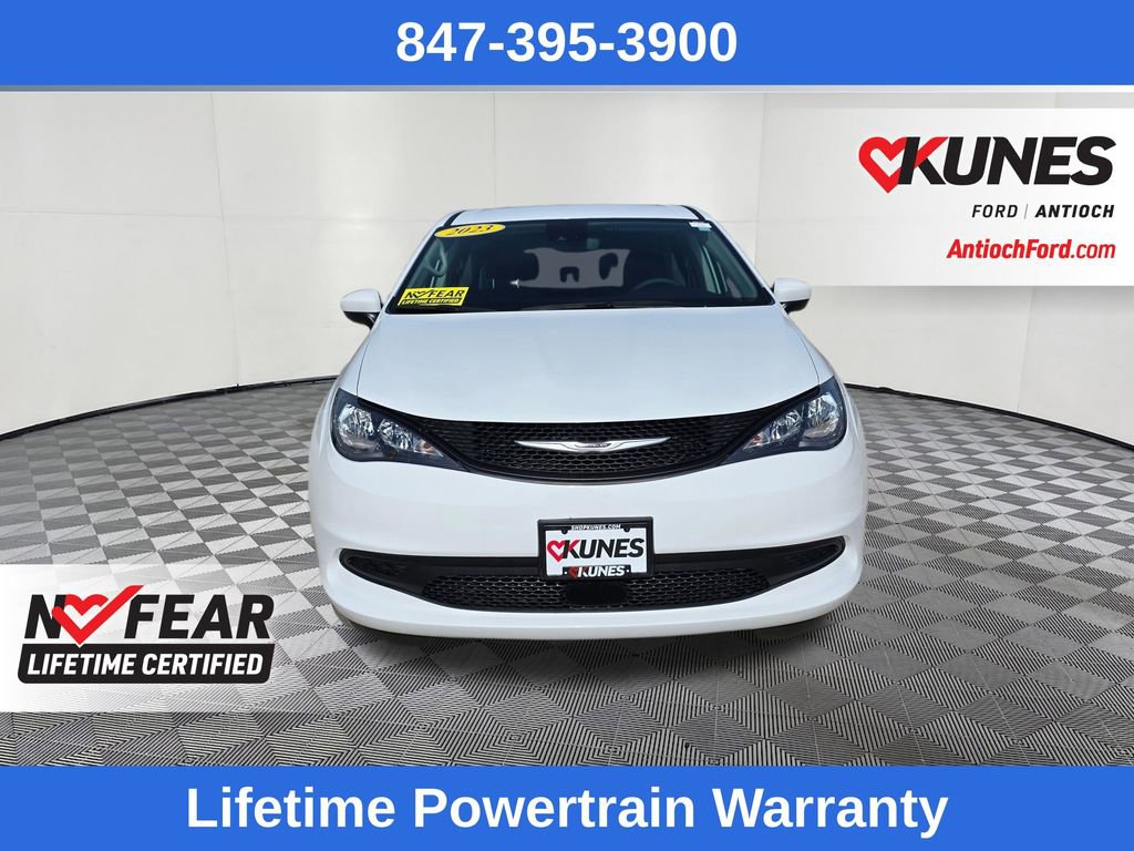 Used 2023 Chrysler Voyager LX video 2