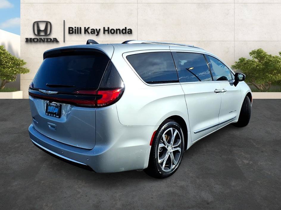 Used 2026 Chrysler Pacifica Pinnacle FWD image 3