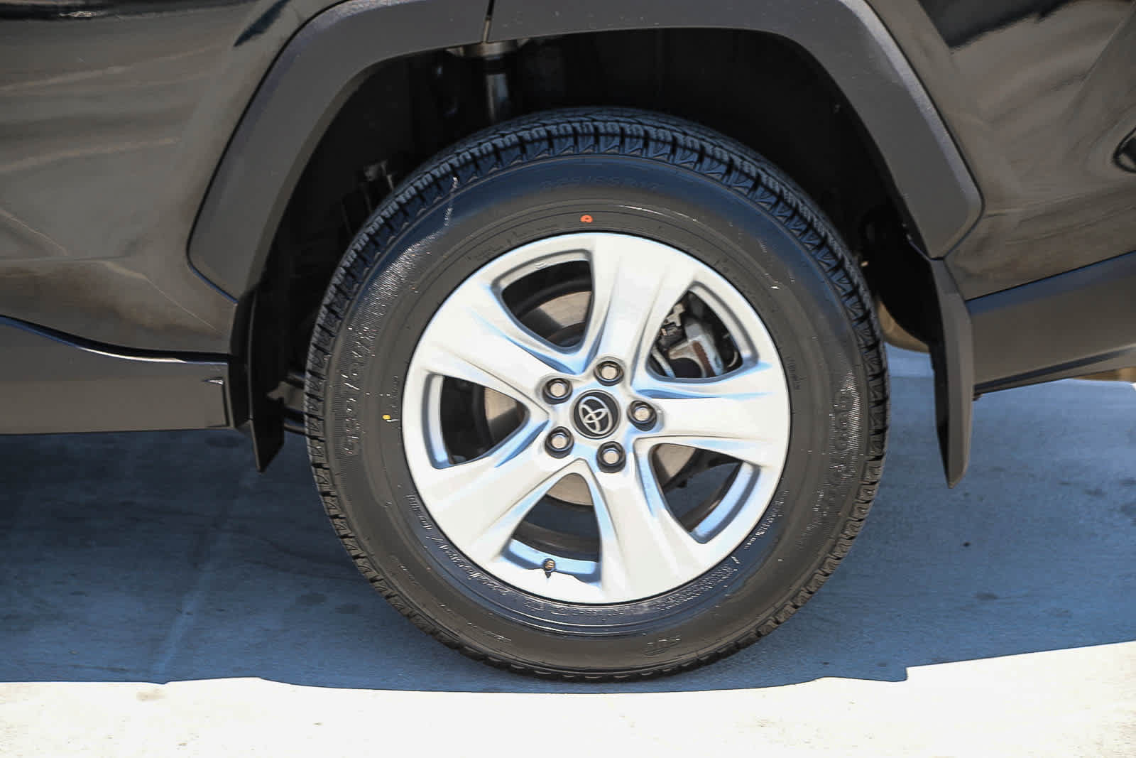 Certified 2020 Toyota RAV4 XLE w/ Carpet Mat Package FWD image 11