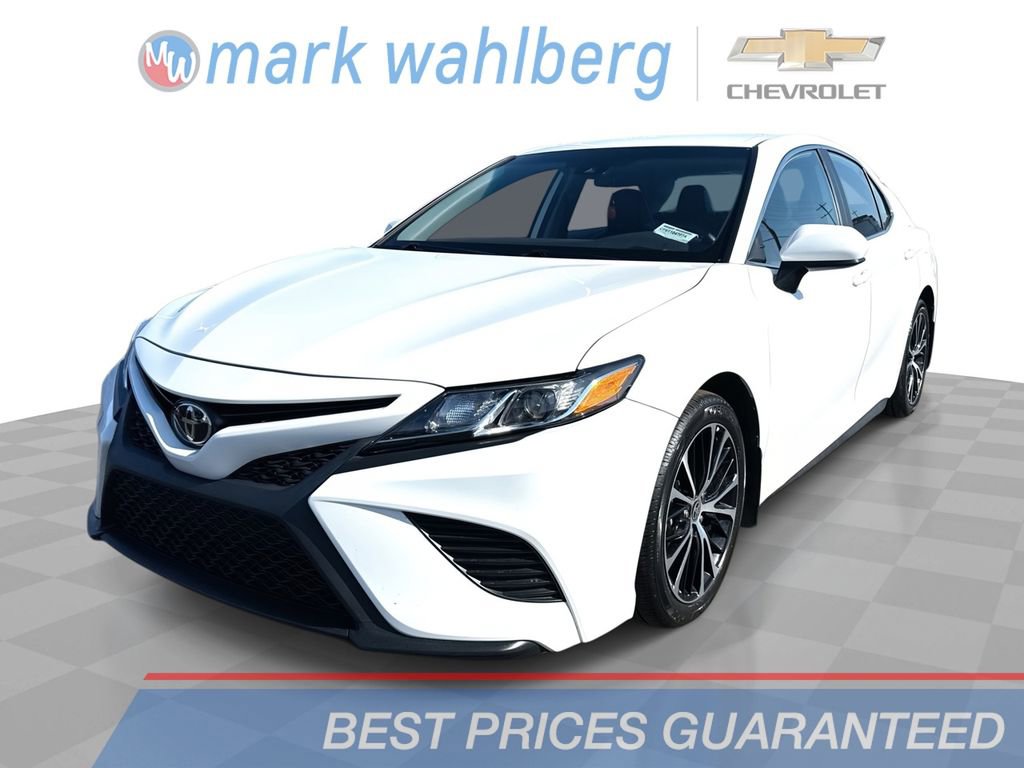 Used 2020 Toyota Camry SE image 1
