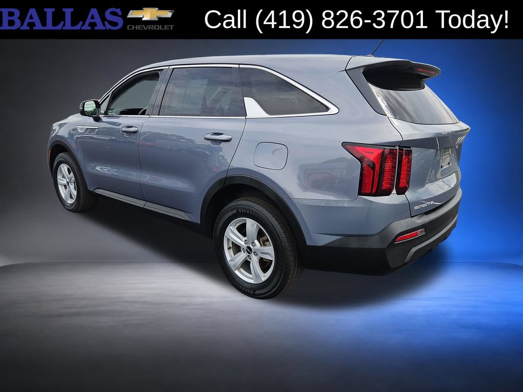 Used 2023 Kia Sorento LX AWD/4WD image 3