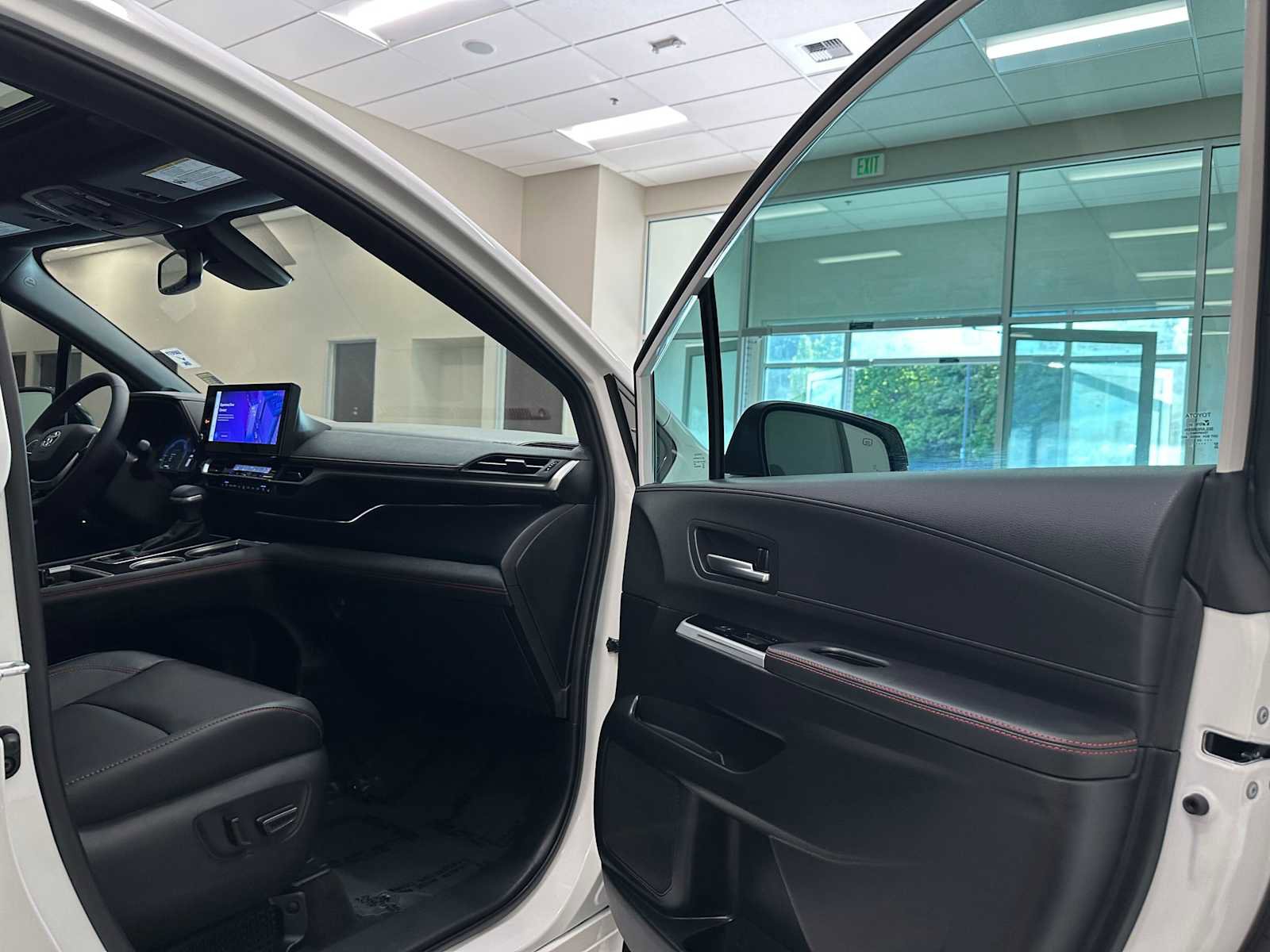 Used 2025 Toyota Sienna XSE w/ XSE Premium Package AWD/4WD image 28