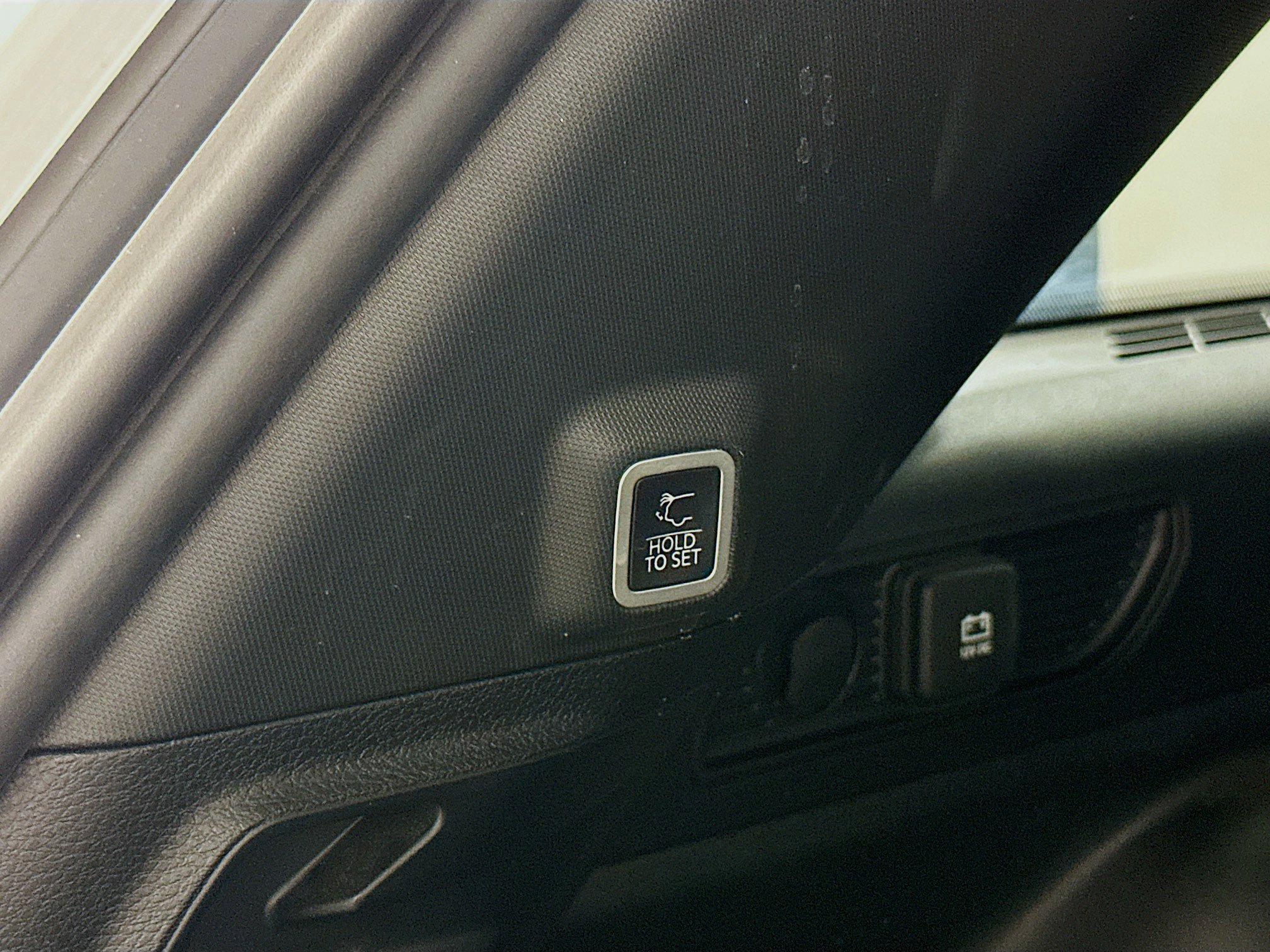 Used 2023 Jeep Grand Cherokee Altitude image 30