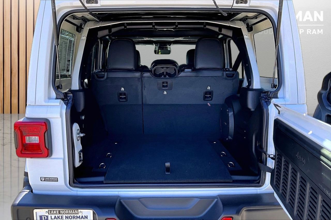 New 2026 Jeep Wrangler Sahara AWD/4WD image 25