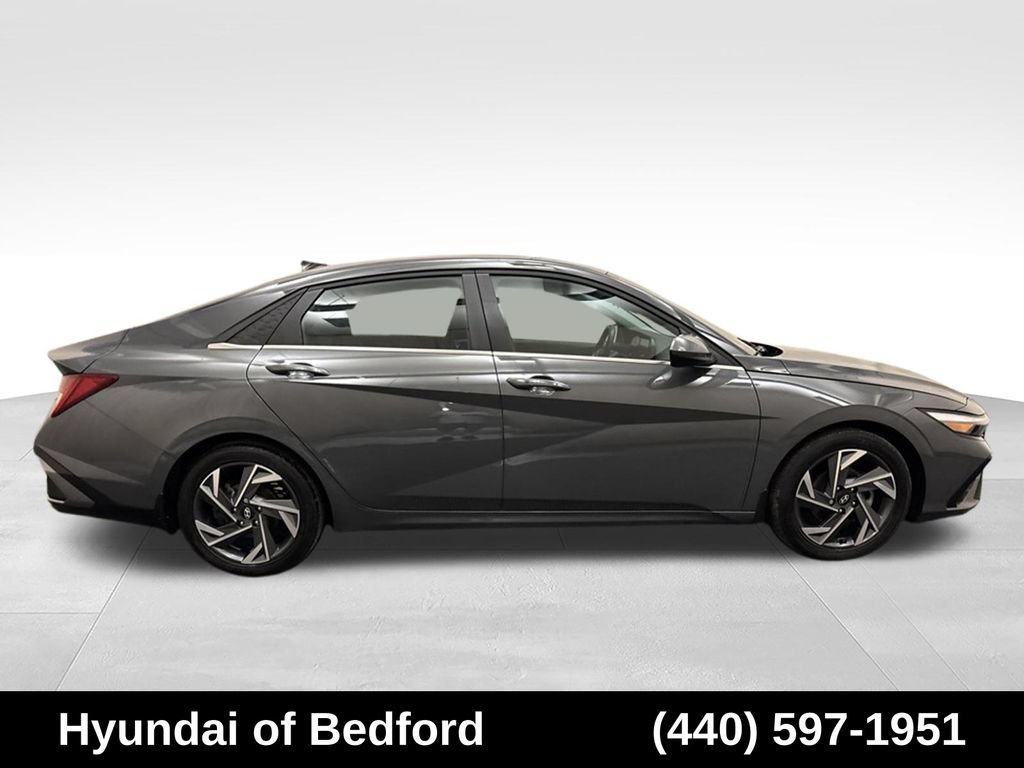 Used 2024 Hyundai Elantra SEL w/ Convenience Package FWD image 4