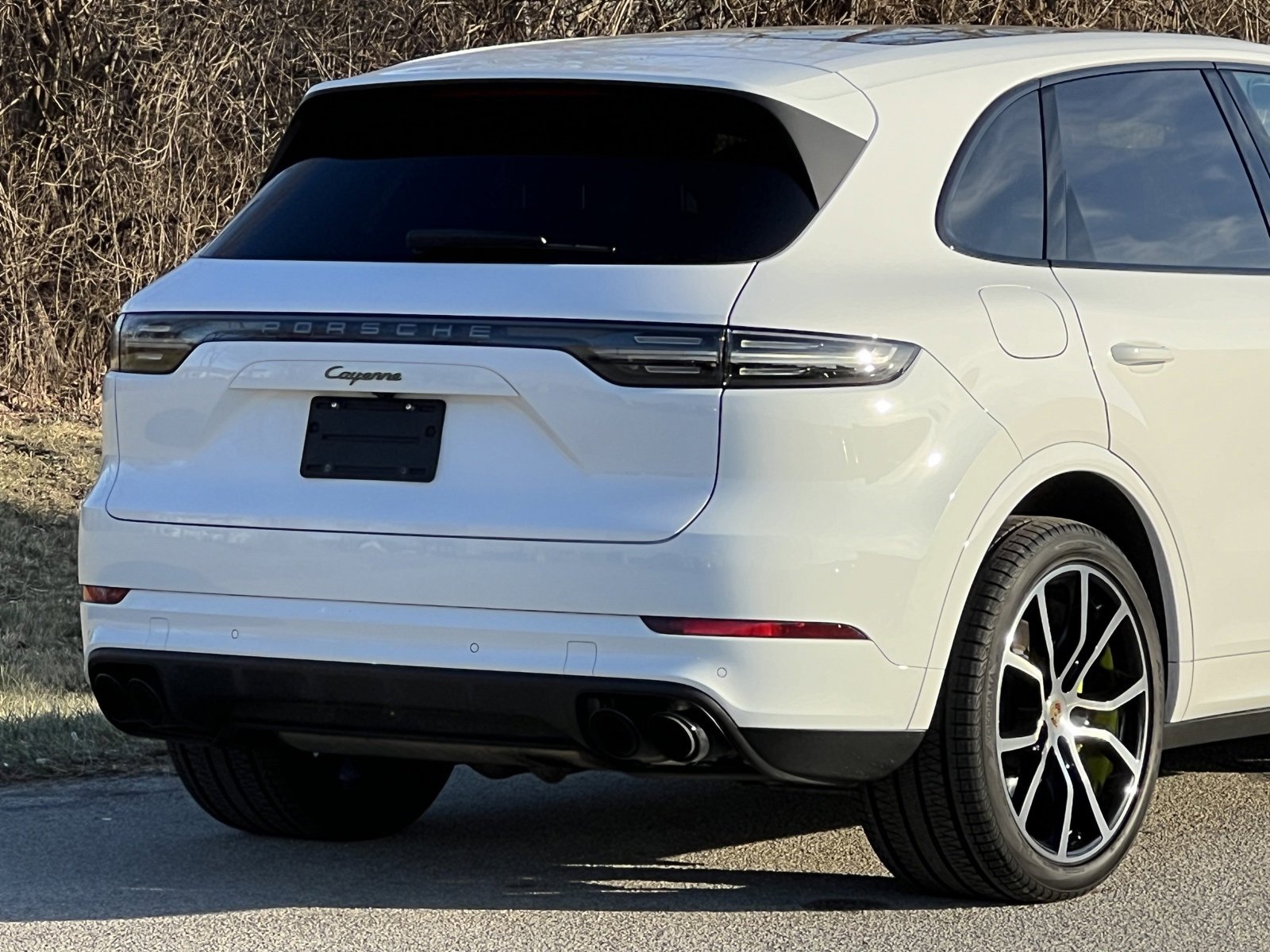 Certified 2022 Porsche Cayenne Platinum Edition image 9