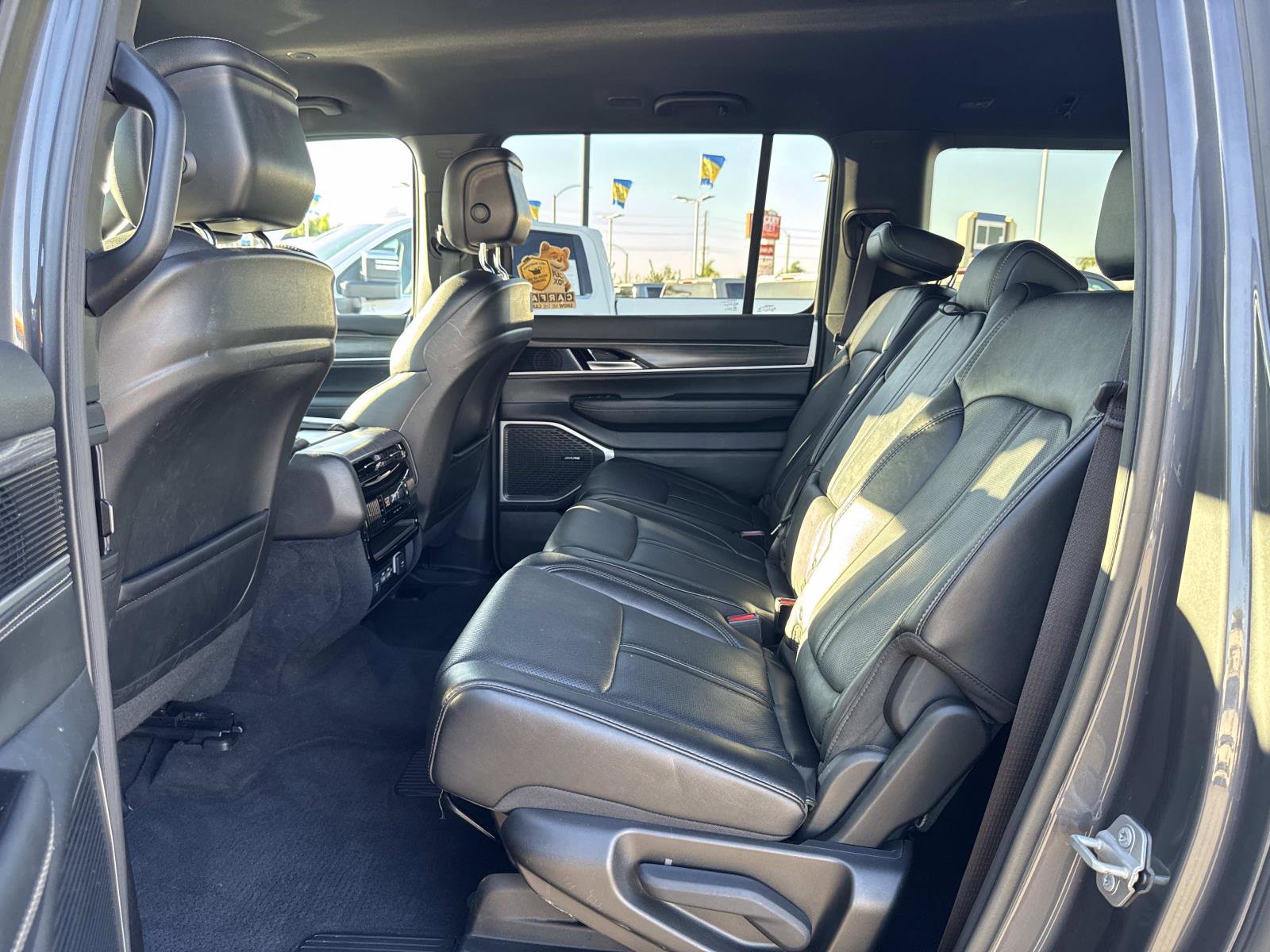 Used 2023 Jeep Wagoneer L Series III w/ Preferred Equipment Group image 22