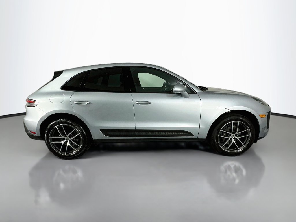 Certified 2024 Porsche Macan AWD/4WD image 8