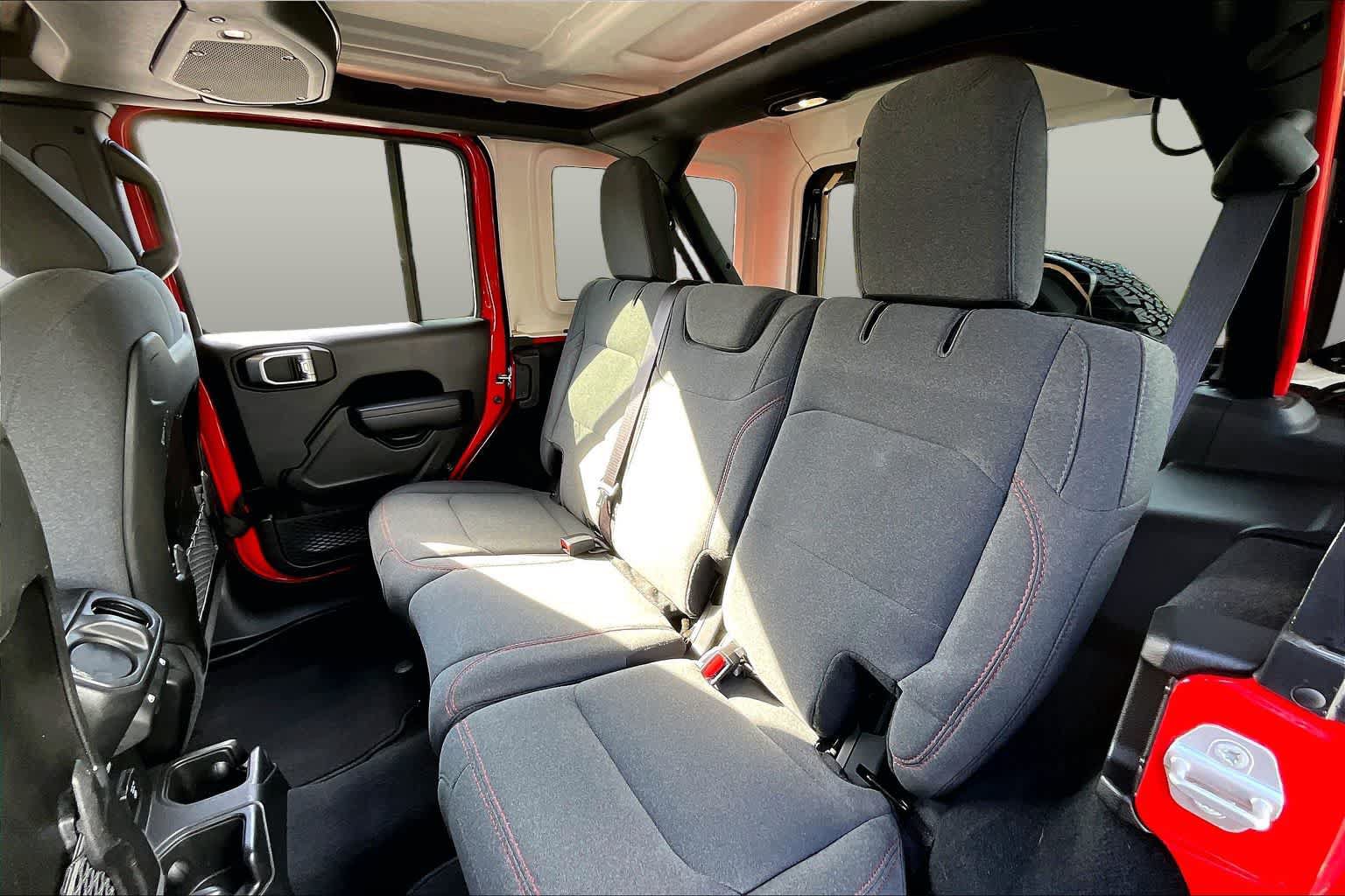 Used 2025 Jeep Wrangler Unlimited Rubicon AWD/4WD image 19