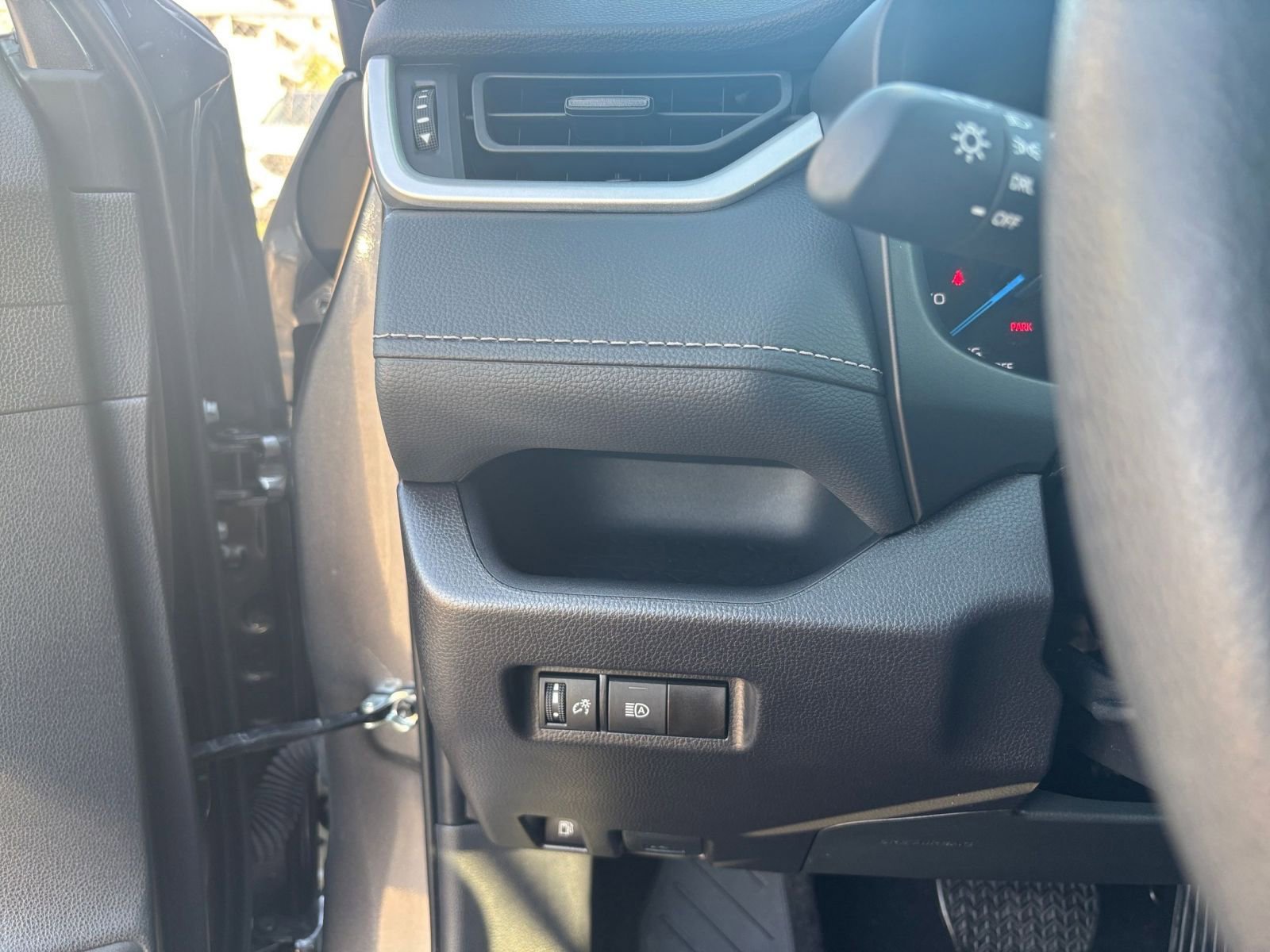 Used 2025 Toyota RAV4 LE image 32