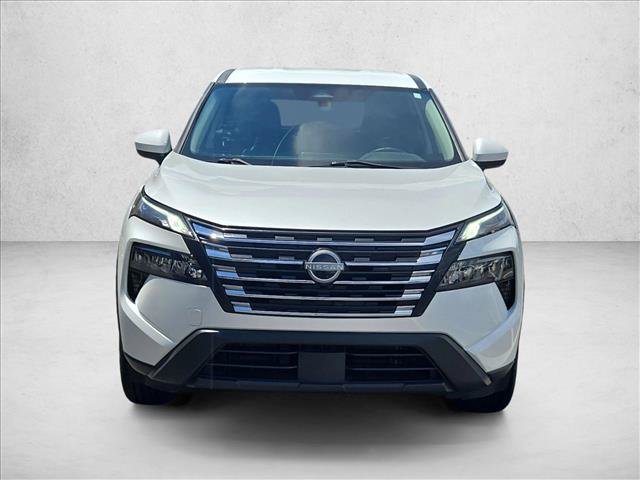 Used 2024 Nissan Rogue SV AWD/4WD image 3