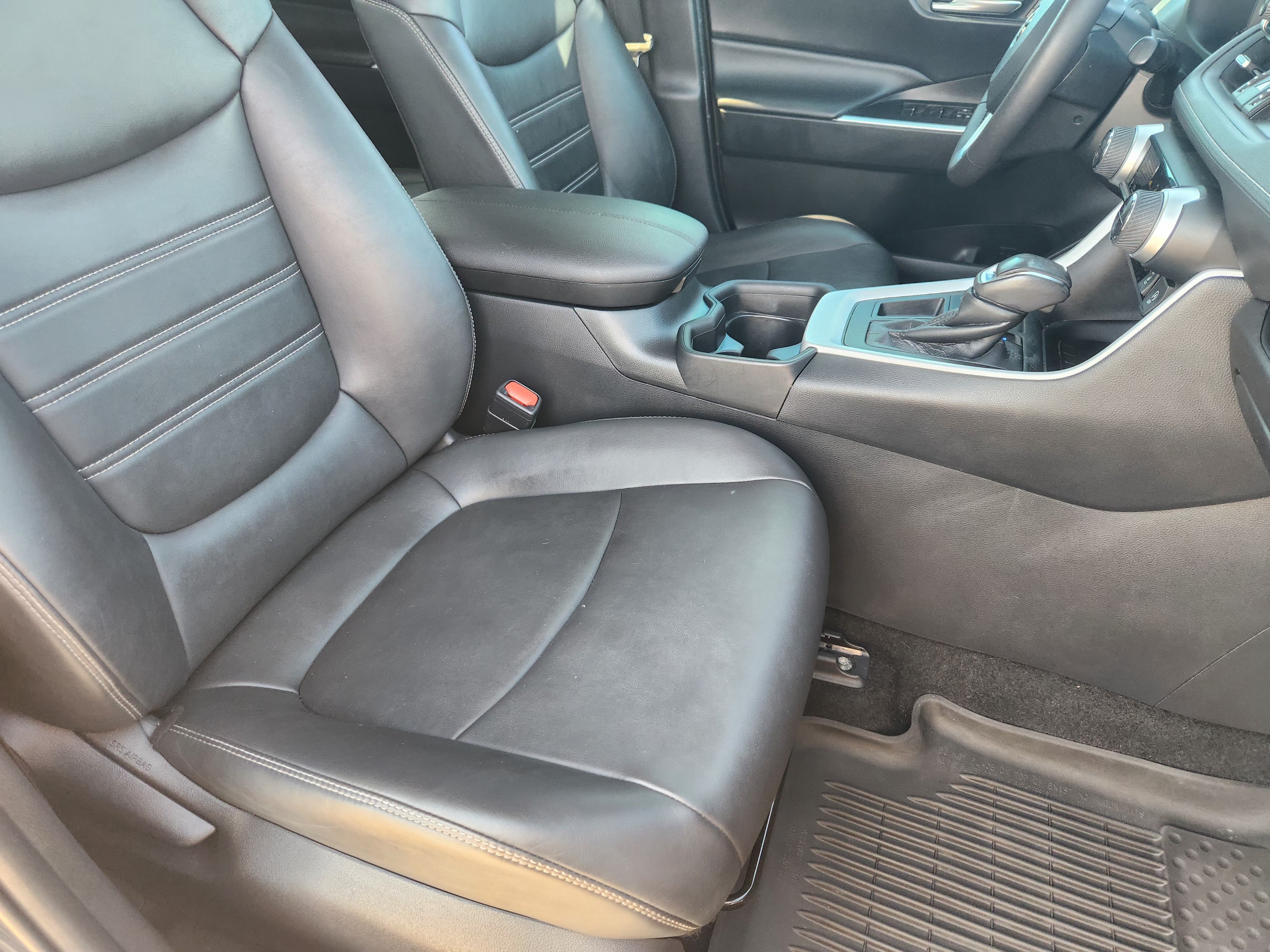 Used 2021 Toyota RAV4 XLE Premium FWD image 15