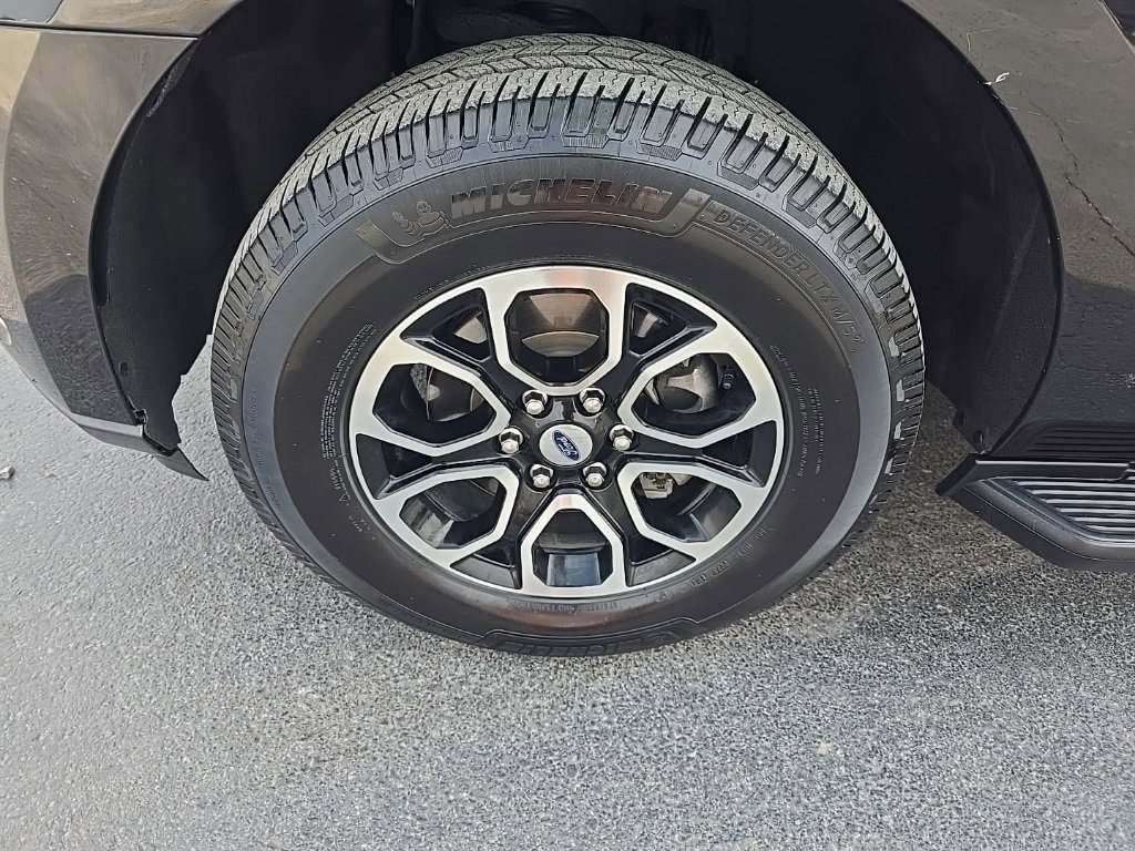 Used 2024 Ford Expedition Max XLT image 4