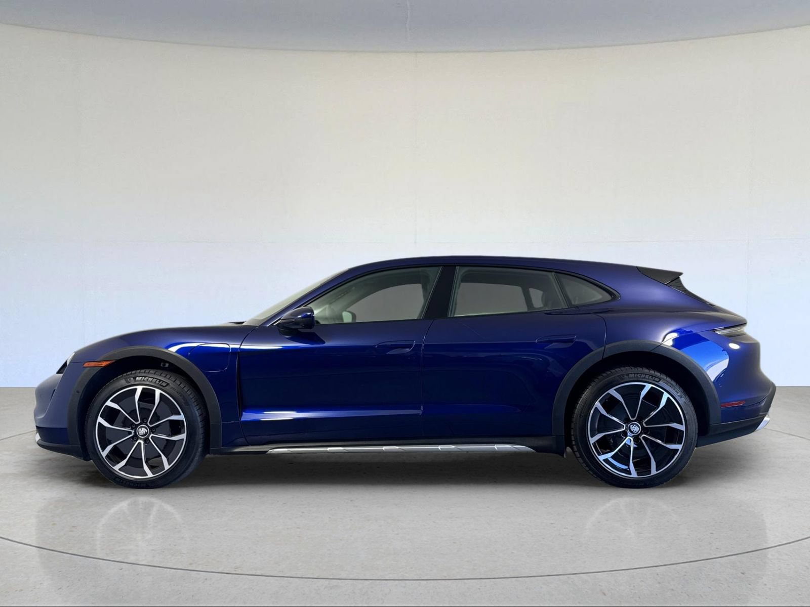Certified 2024 Porsche Taycan 4 Cross Turismo AWD/4WD image 2