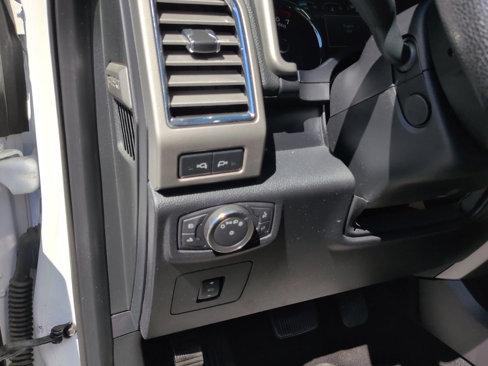 Used 2016 Ford F150 Lariat w/ Equipment Group 502A Luxury AWD/4WD image 15