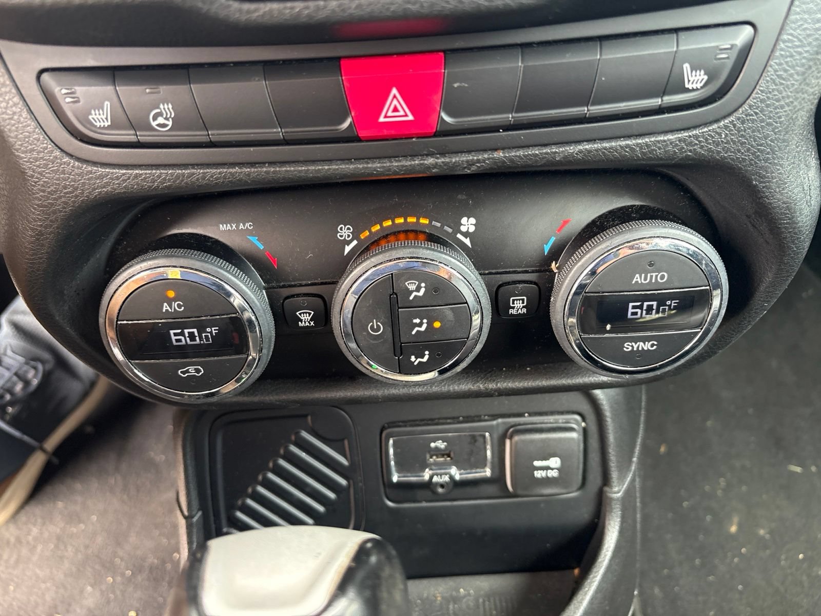 Used 2015 Jeep Renegade Limited FWD image 12