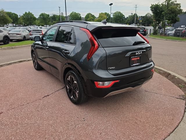 Used 2024 Kia Niro Wind w/ Wind Preserve Package FWD image 3