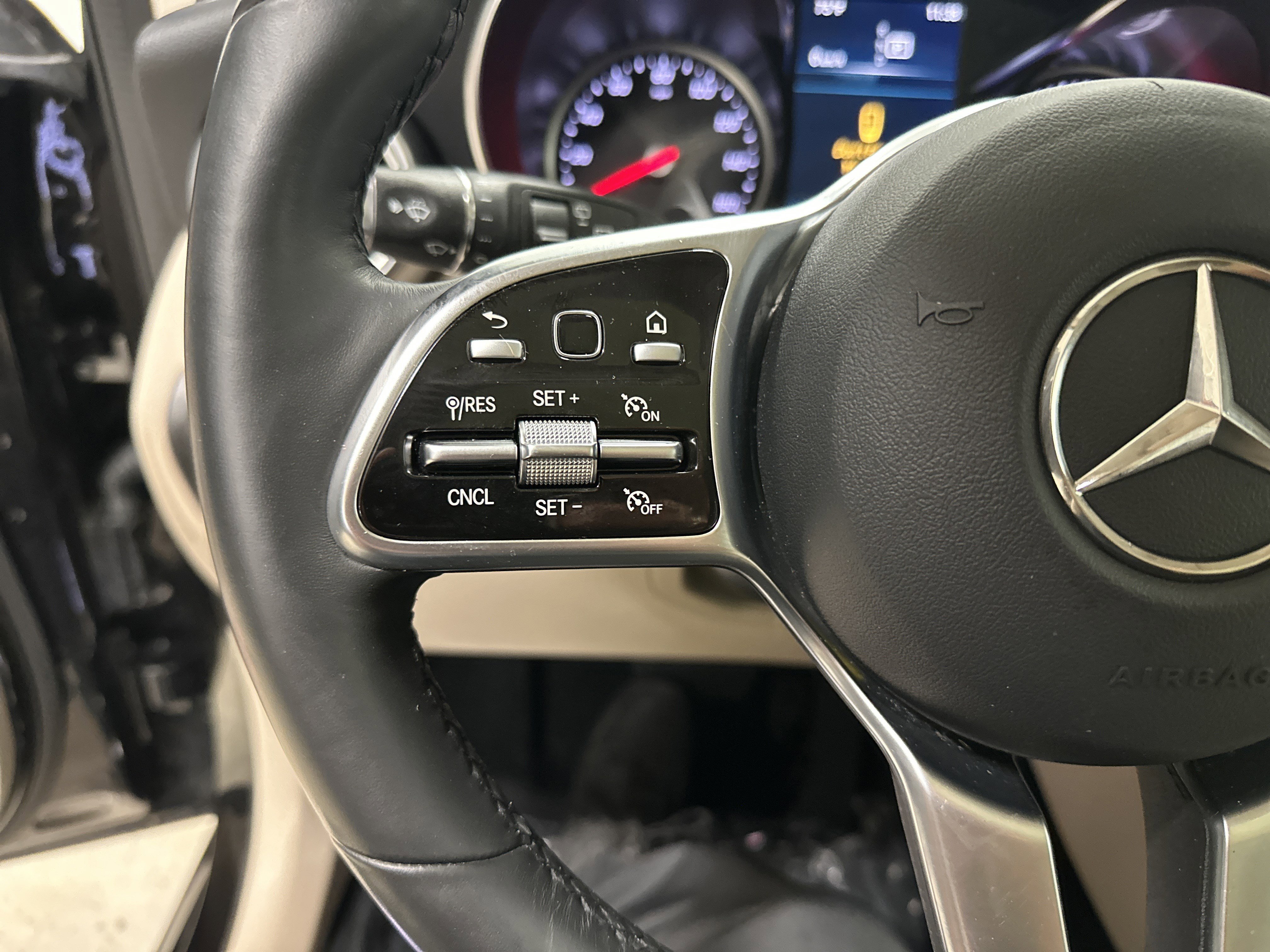 Used 2020 Mercedes-Benz GLC 300 4MATIC image 20