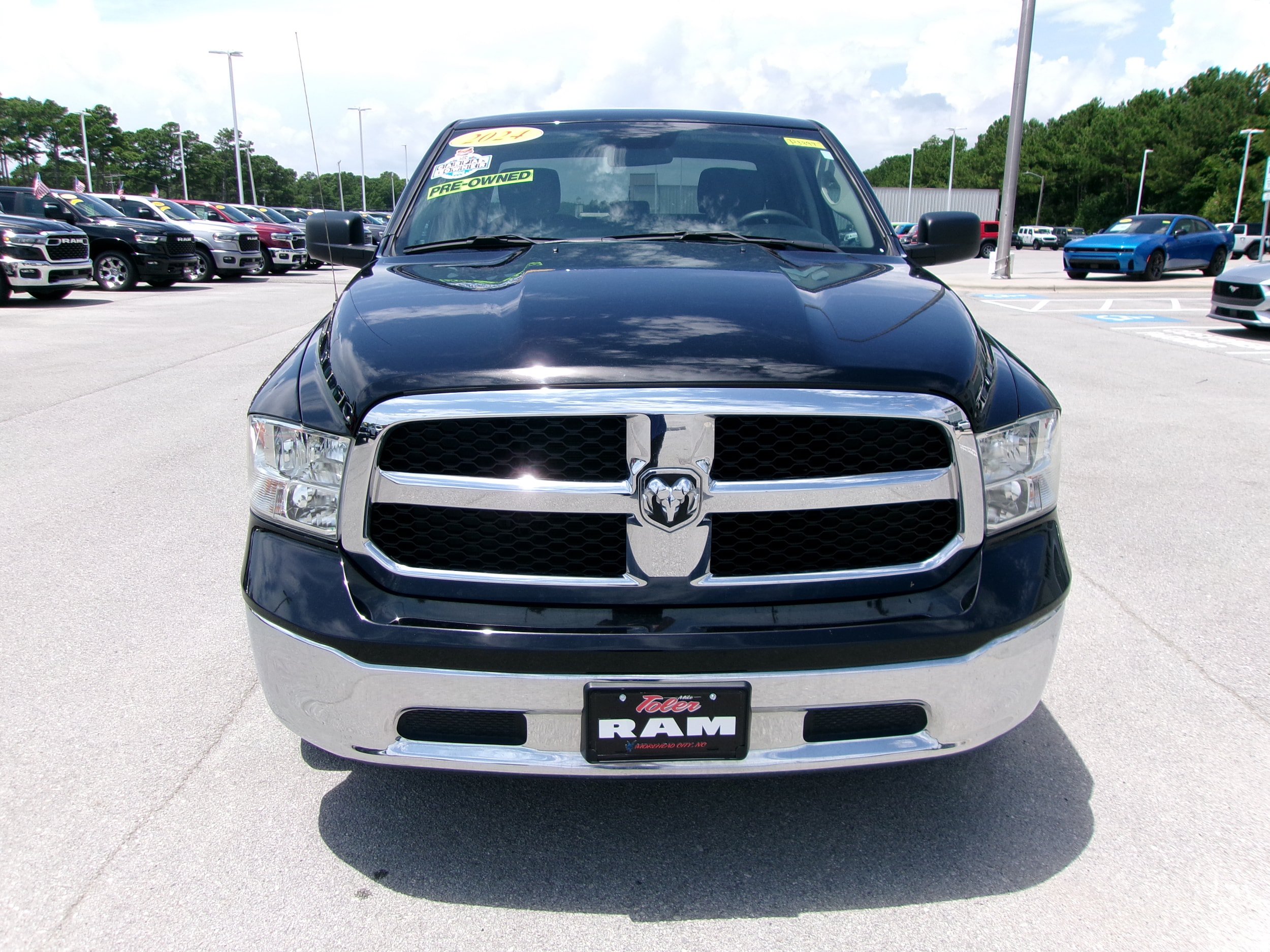 Used 2024 RAM 1500 Classic SLT AWD/4WD image 6