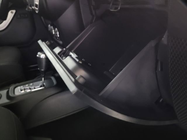 Used 2018 Jeep Wrangler Unlimited Sahara w/ Connectivity Group image 55