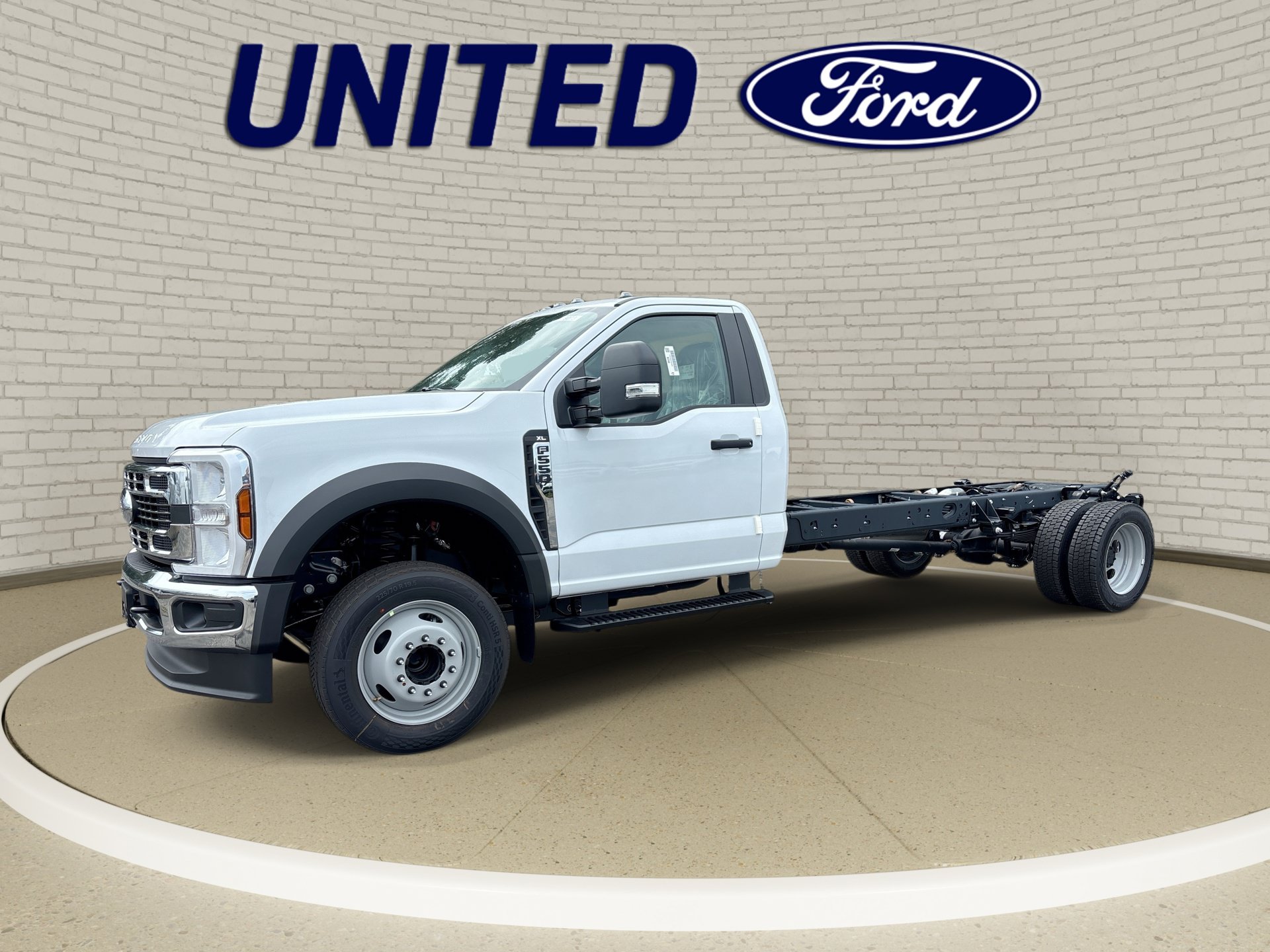 New 2026 Ford F550 2WD Regular Cab Super Duty image 1