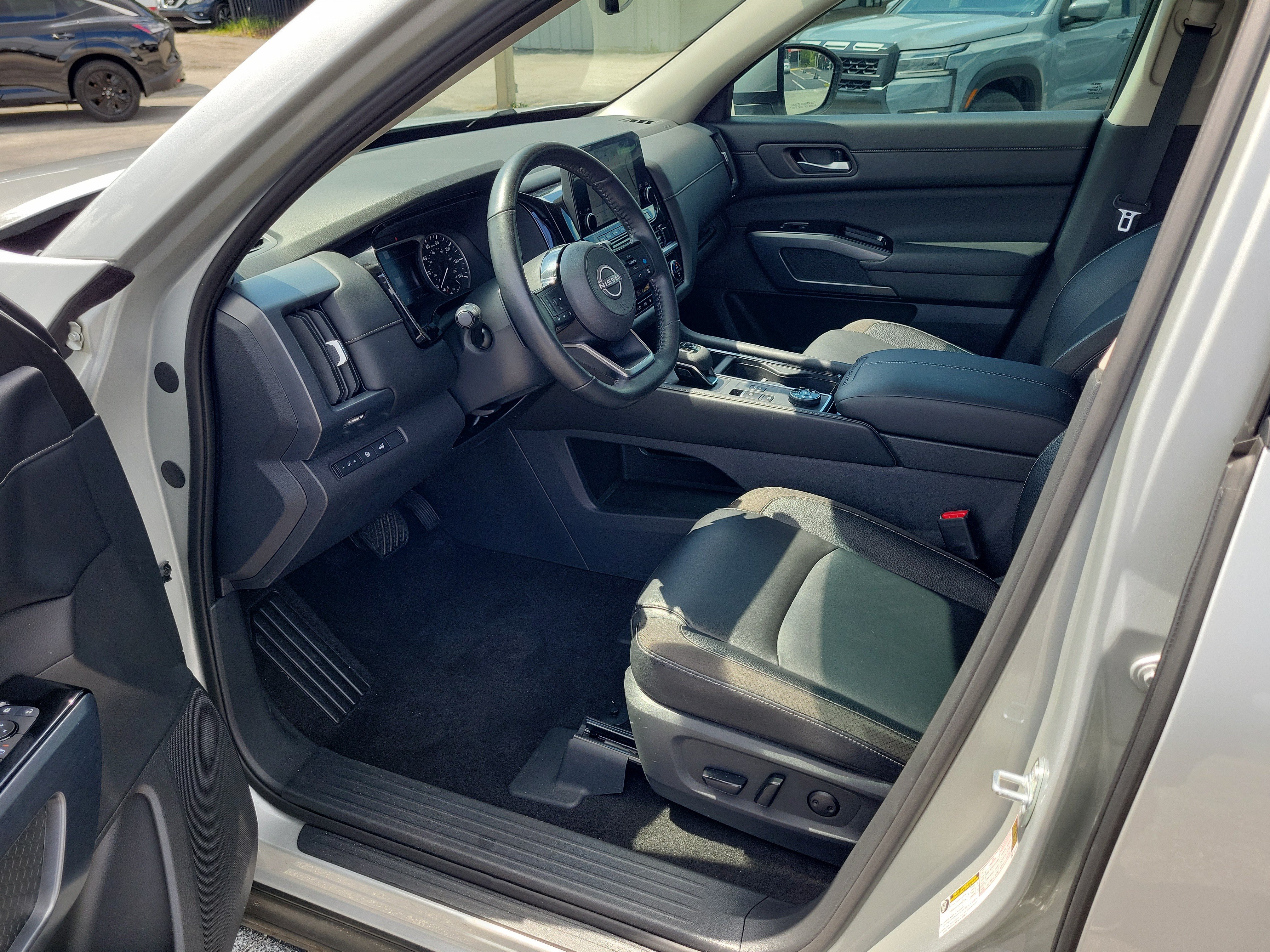 Certified 2025 Nissan Pathfinder SL AWD/4WD image 13