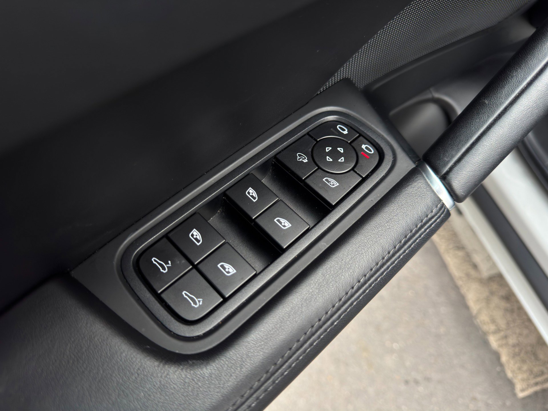 Used 2022 Porsche Cayenne GTS image 53