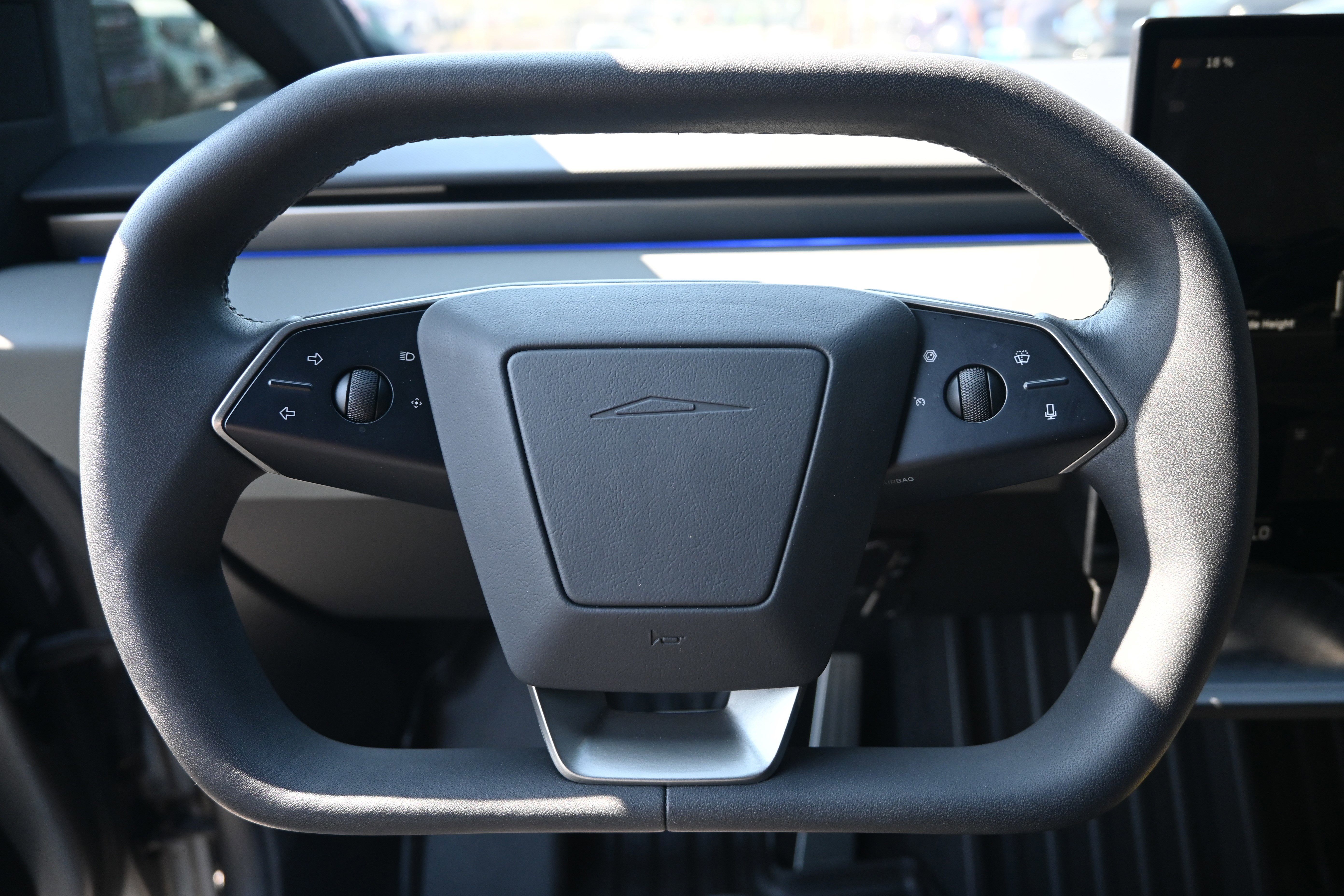 Used 2024 Tesla Cybertruck AWD Crew Cab image 18