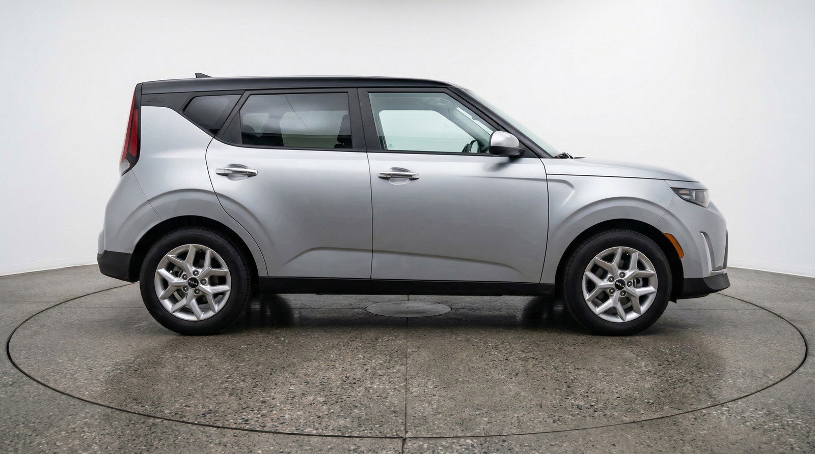 Used 2025 Kia Soul LX w/ LX Technology Package FWD image 11