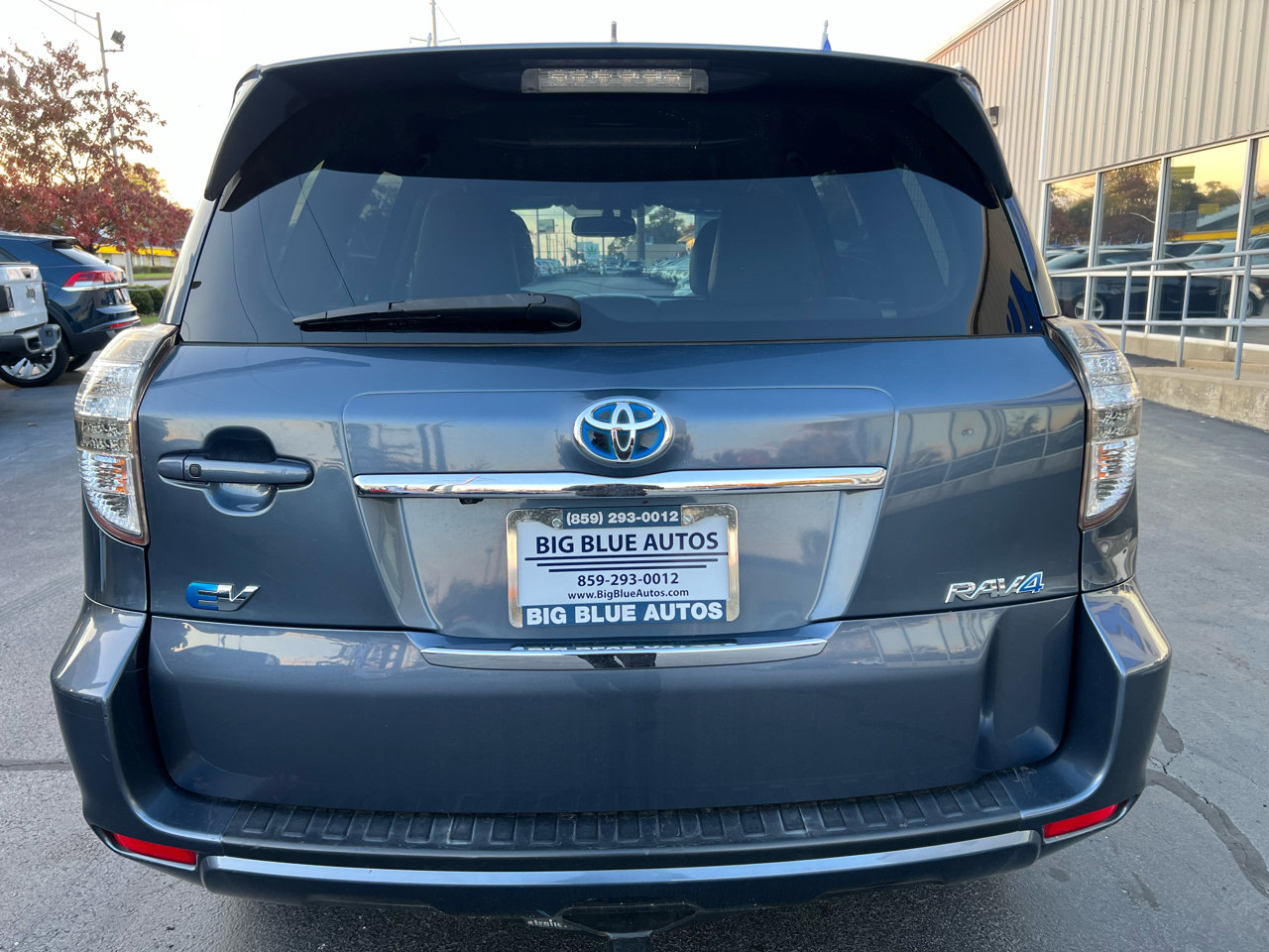 Used 2014 Toyota RAV4 EV image 4