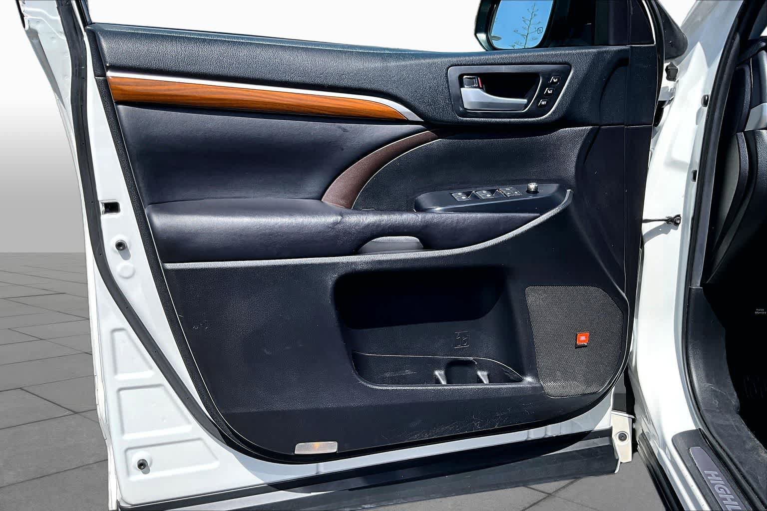Used 2019 Toyota Highlander Limited Platinum FWD image 20