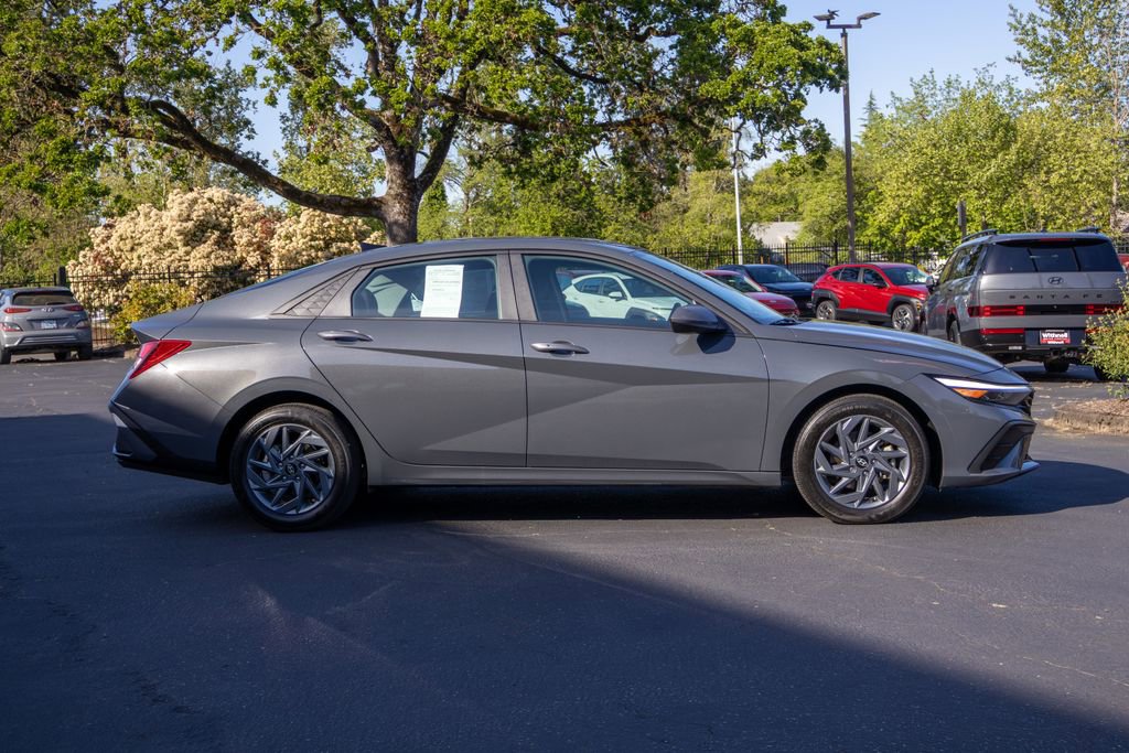 Certified 2024 Hyundai Elantra SEL FWD image 6