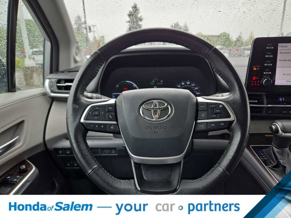 Used 2021 Toyota Sienna XLE w/ XLE Plus Package FWD image 12