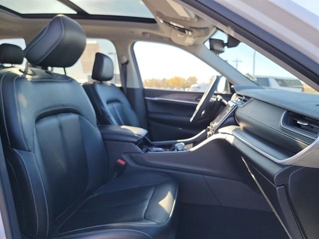 Used 2023 Jeep Grand Cherokee Limited image 25