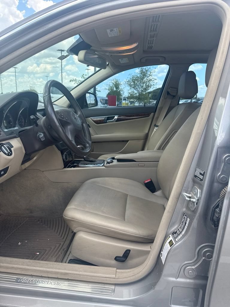 Used 2009 Mercedes-Benz C 300 Sedan image 6