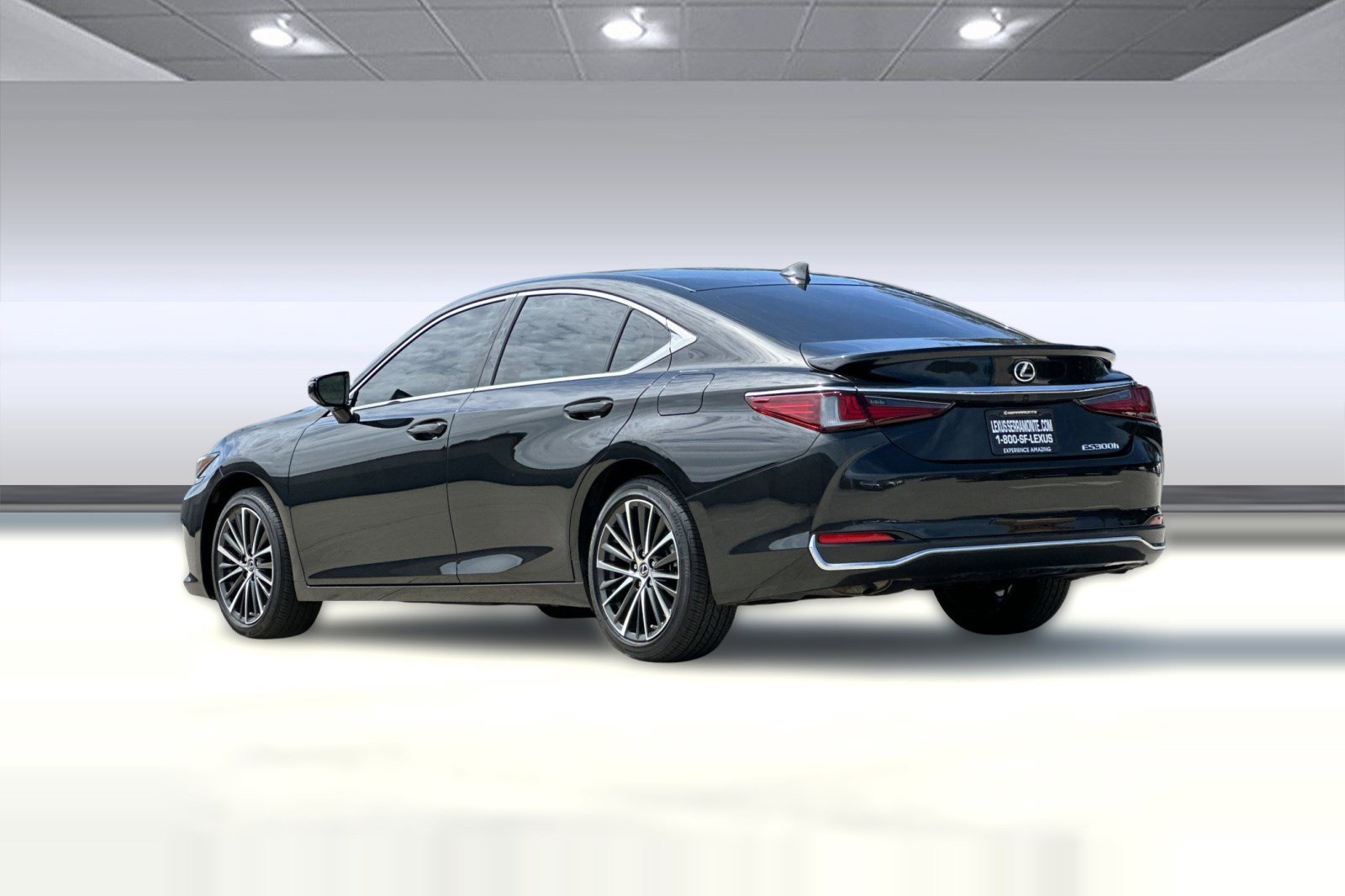 Used 2025 Lexus ES 300h w/ Premium Package image 3