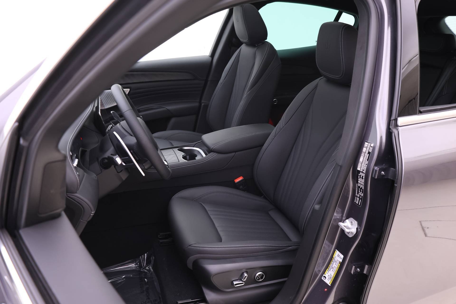 New 2025 Maserati Grecale GT image 7