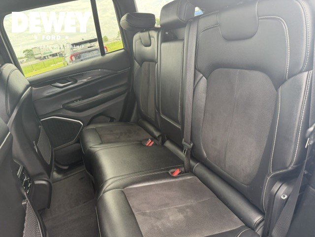 Used 2022 Jeep Grand Cherokee Altitude AWD/4WD image 24