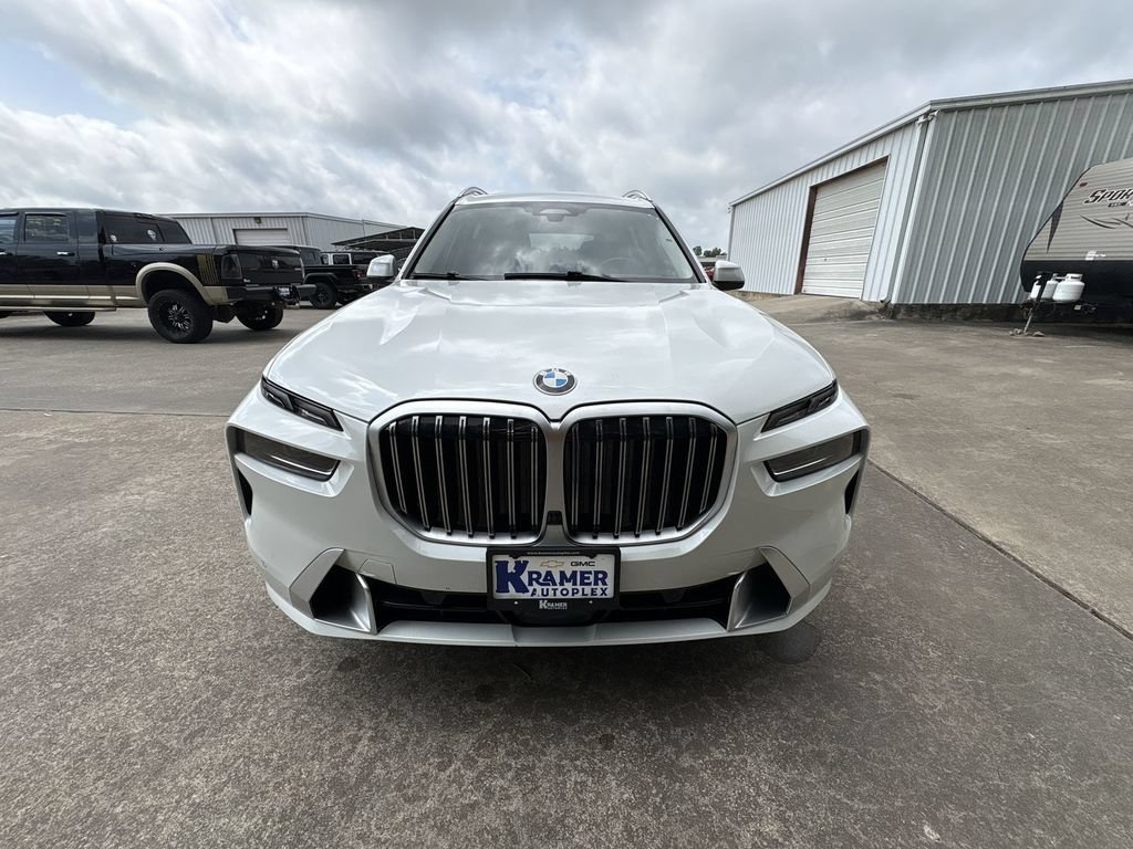 Used 2025 BMW X7 xDrive40i AWD/4WD image 3
