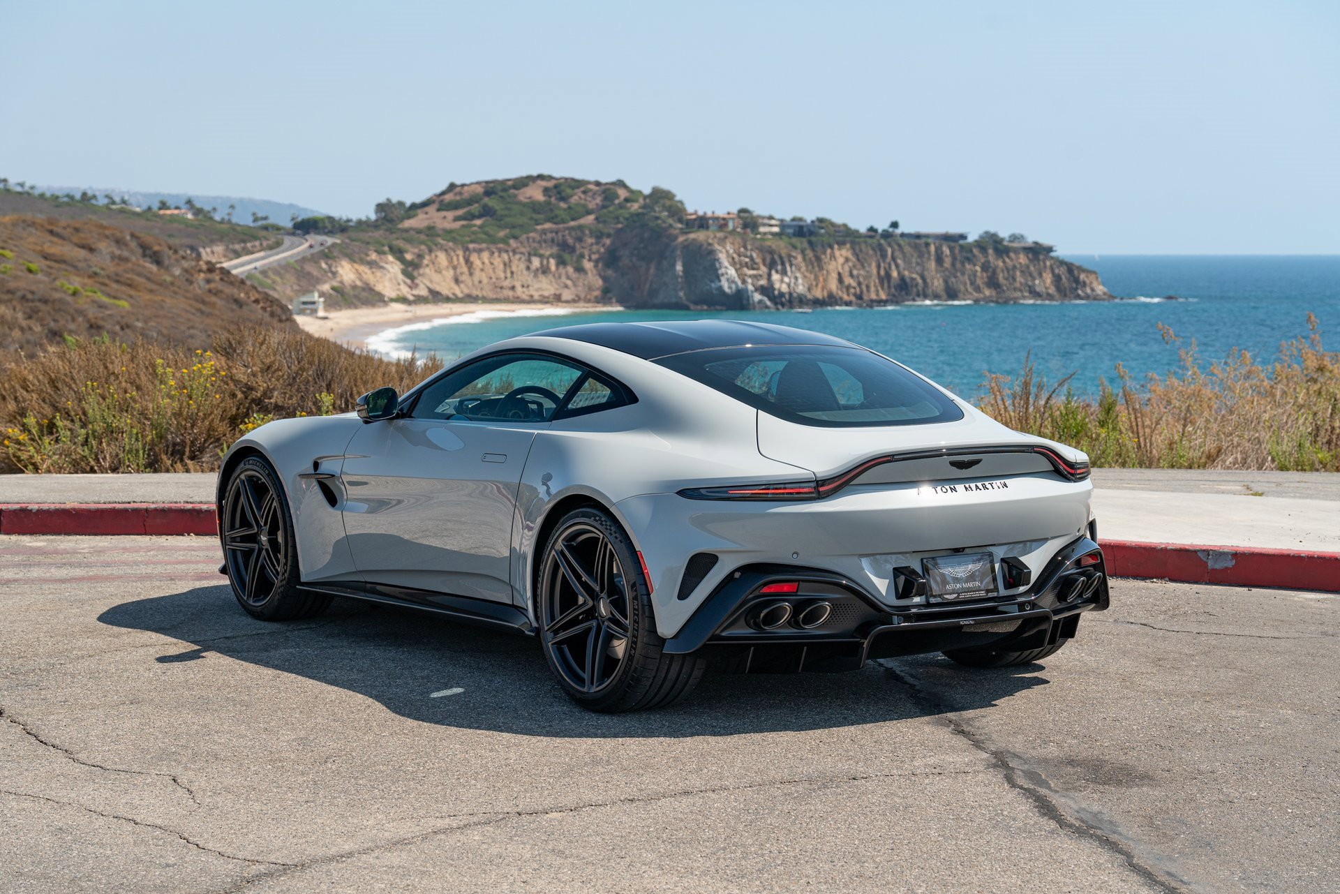 Used 2025 Aston Martin V8 Vantage Coupe image 4