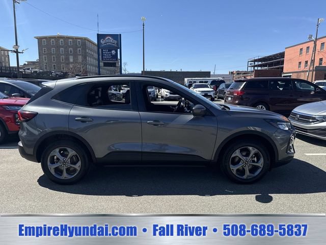 Used 2025 Ford Escape ST-Line Select AWD/4WD image 3