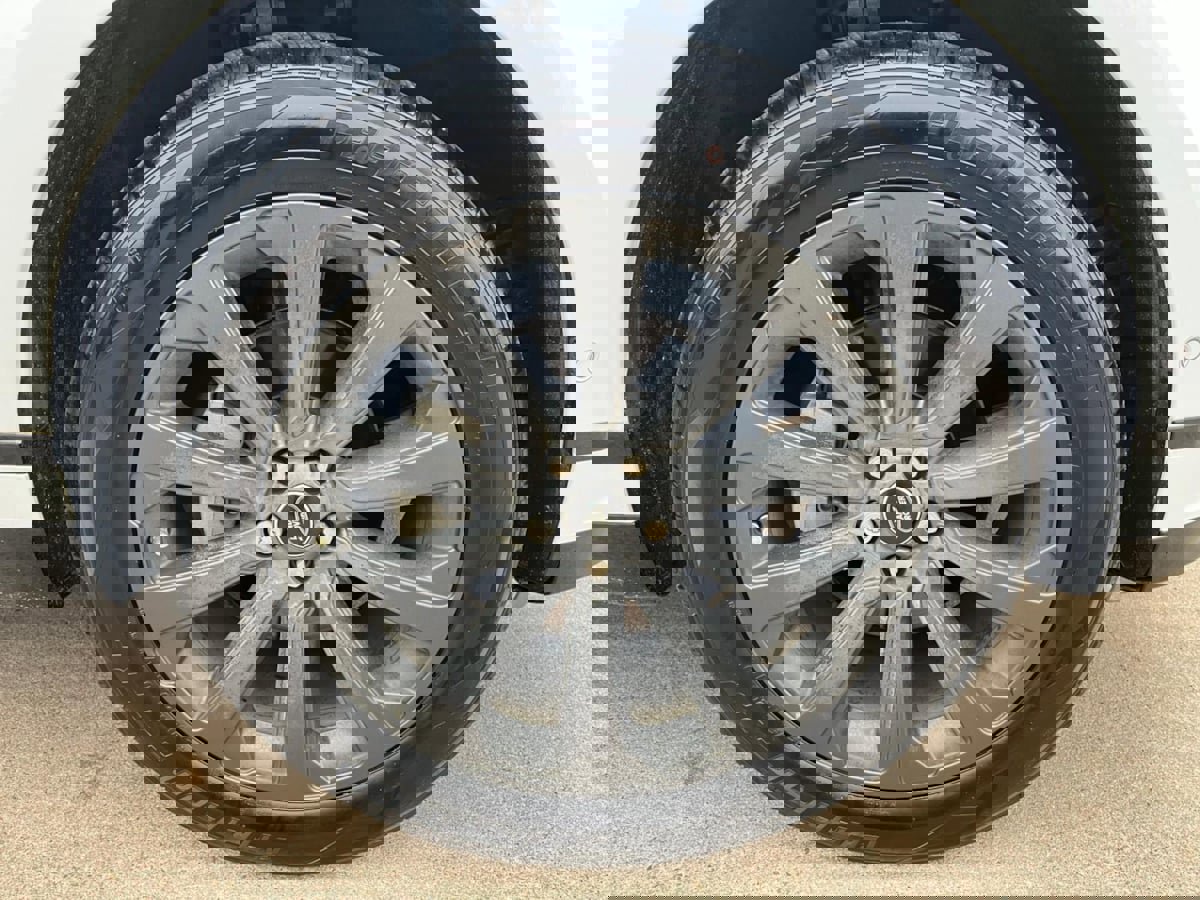 Used 2019 Land Rover Range Rover Velar R-Dynamic SE image 12