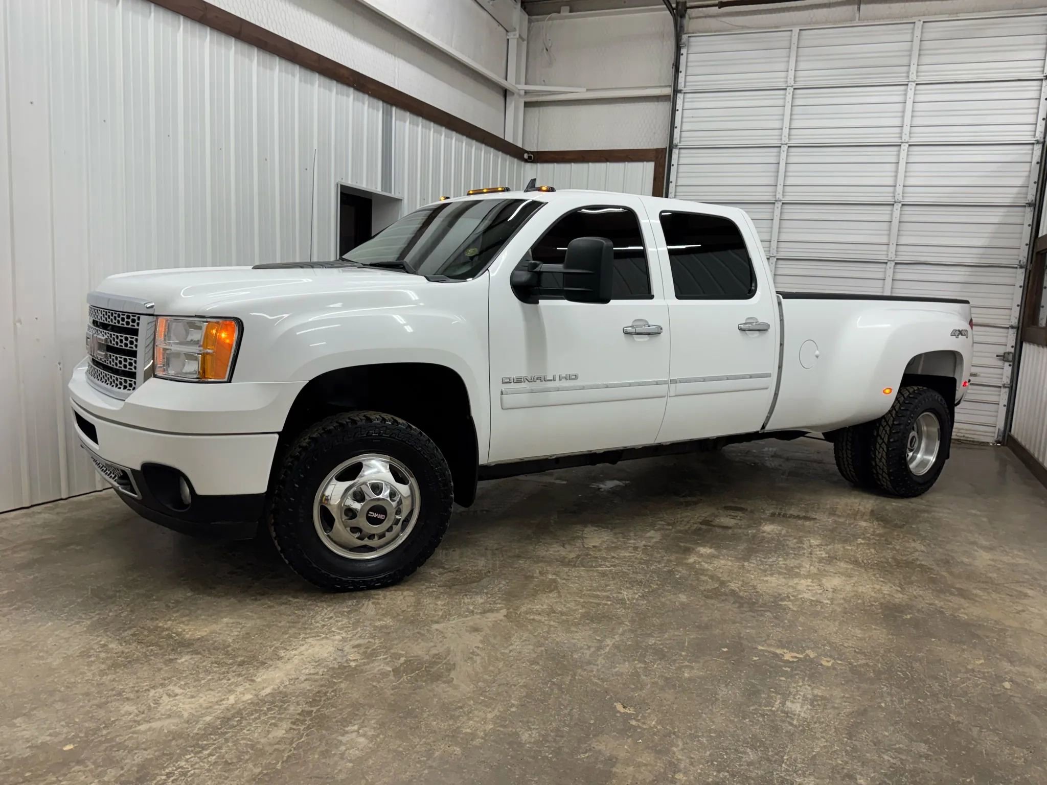Used 2013 GMC Sierra 3500 Denali image 9