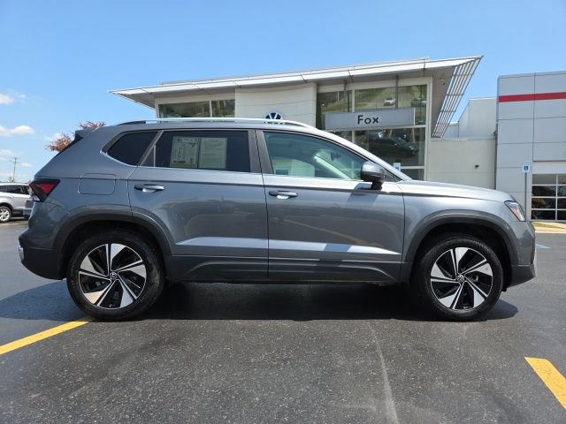 Used 2026 Volkswagen Taos SE w/ Panoramic Sunroof Package AWD/4WD image 9