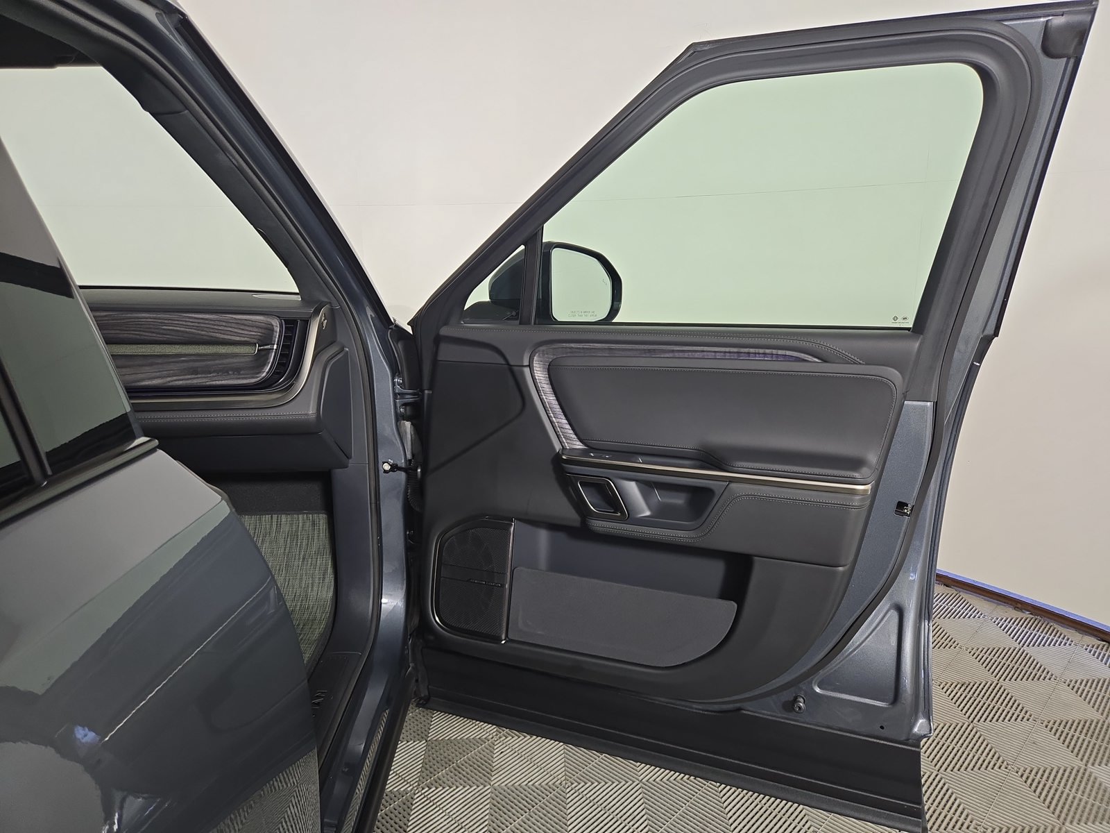 Used 2022 Rivian R1S Launch Edition Quad AWD/4WD image 18