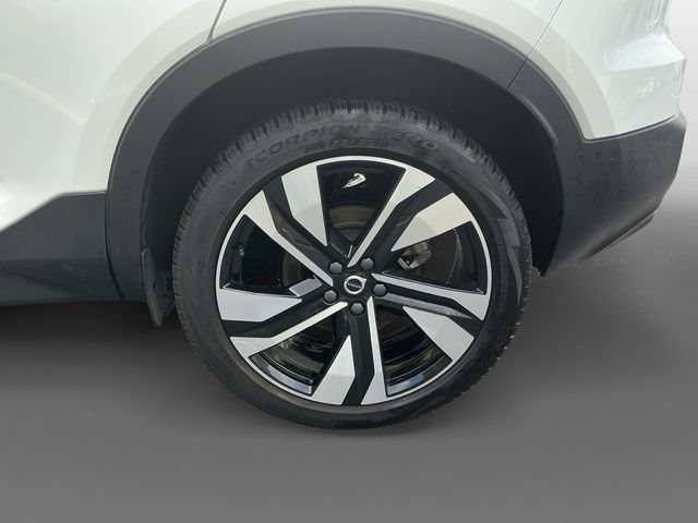 Used 2025 Volvo XC40 B5 Plus AWD/4WD image 14