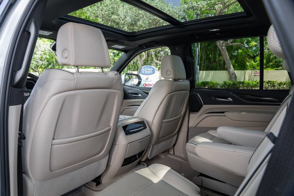 Used 2023 Cadillac Escalade Premium Luxury w/ Performance Package AWD/4WD image 20