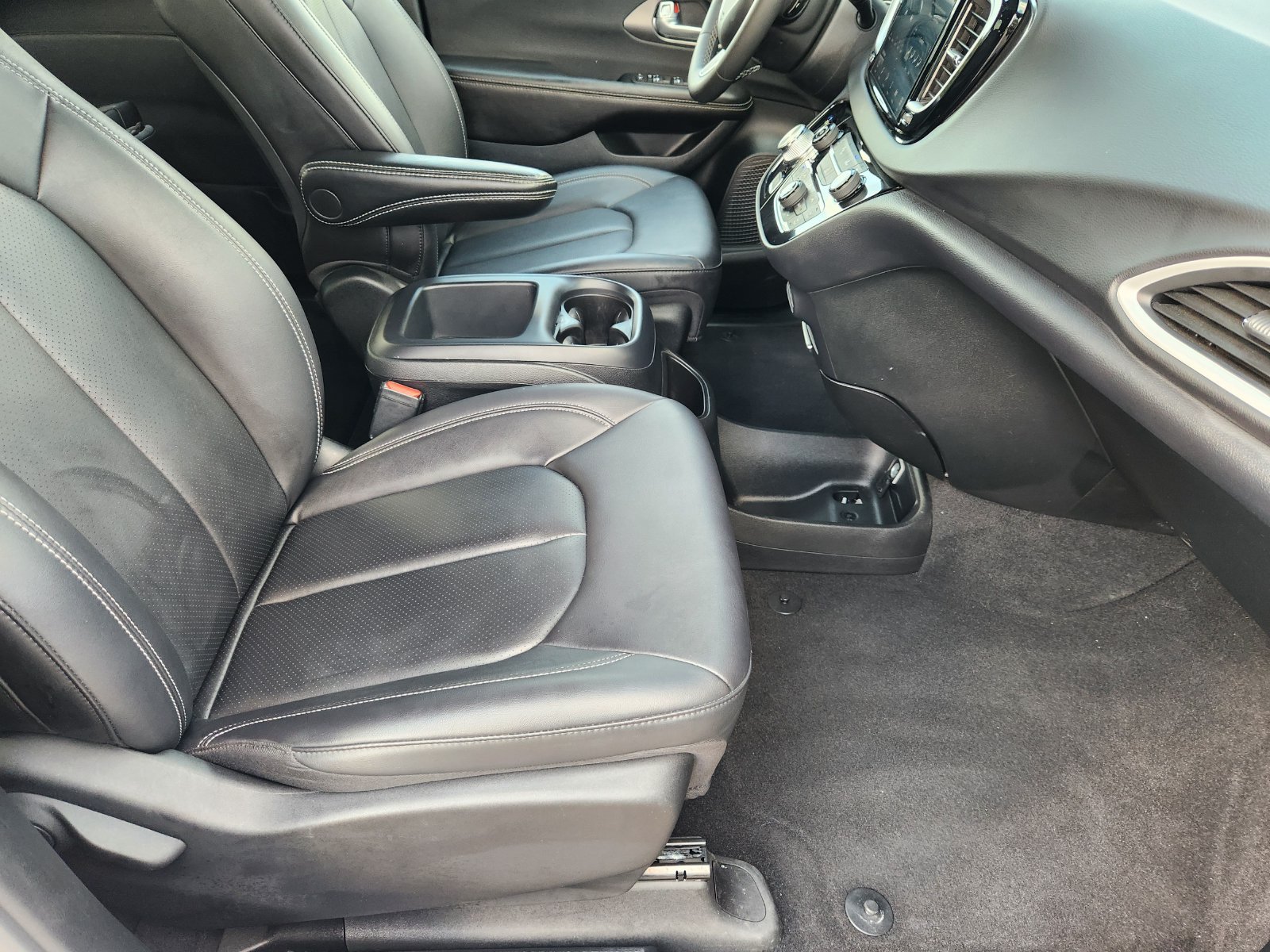Used 2026 Chrysler Pacifica Select FWD image 19