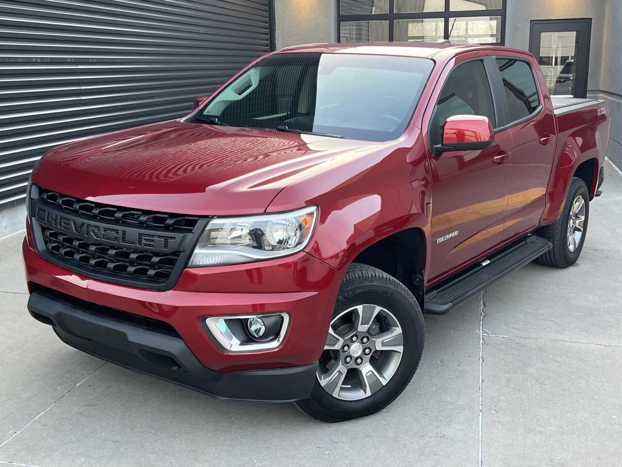 Used 2018 Chevrolet Colorado Z71 AWD/4WD image 2